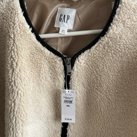GAP Beige Sherpa Jacket with Black Trim - Picture 3 of 4